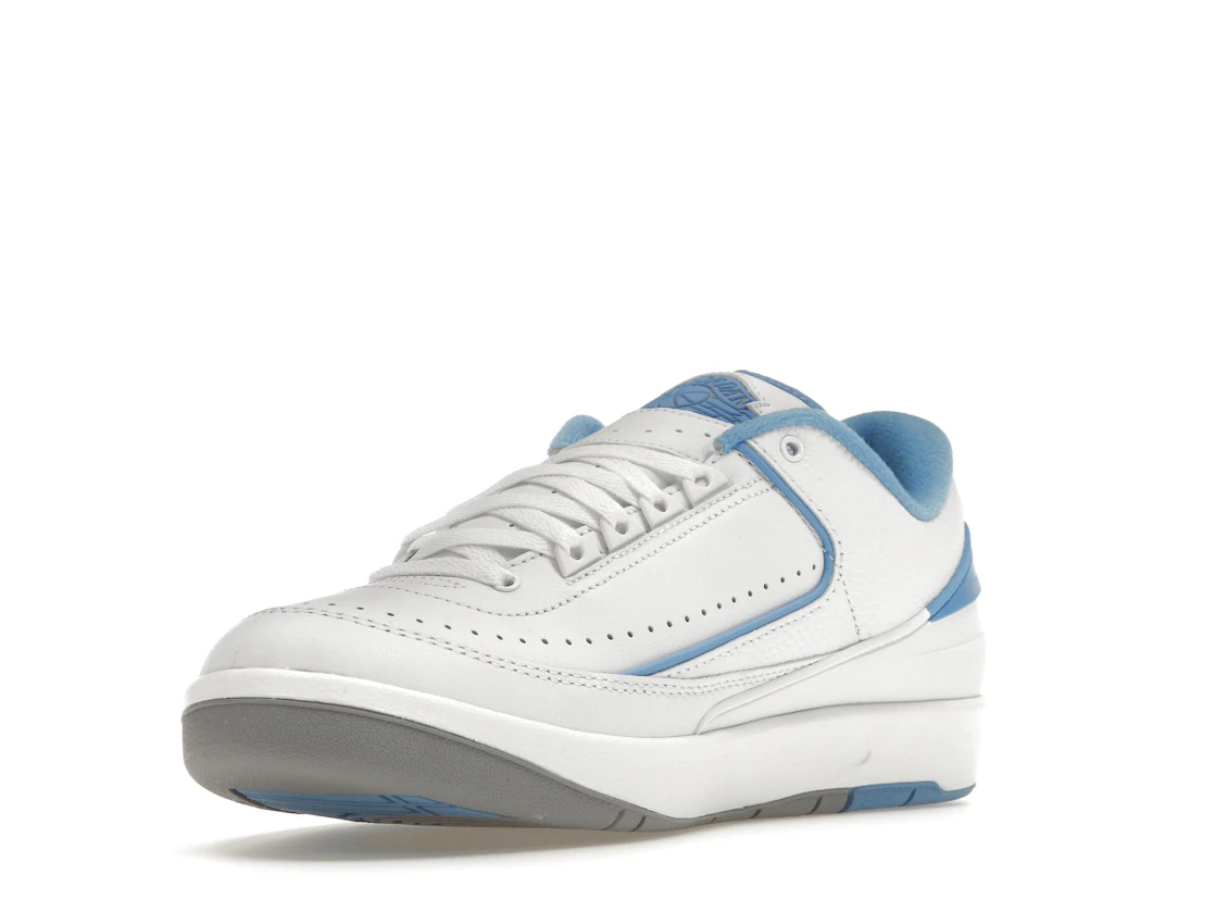 Vue 14 de Jordan 2 Retro Low UNC