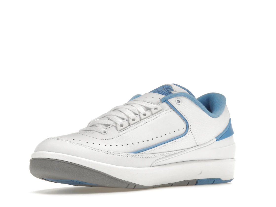 Vue 15 de Jordan 2 Retro Low UNC
