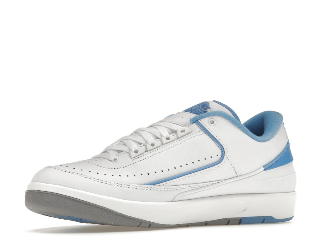 Vue 16 de Jordan 2 Retro Low UNC