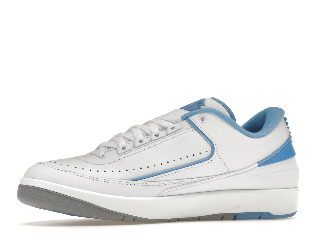 Vue 17 de Jordan 2 Retro Low UNC