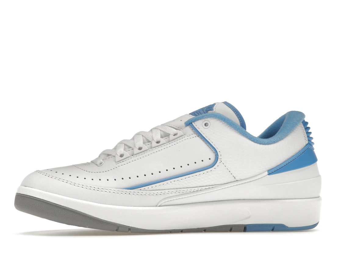 Vue 18 de Jordan 2 Retro Low UNC