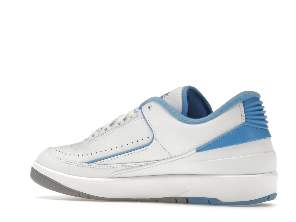 Vue 22 de Jordan 2 Retro Low UNC