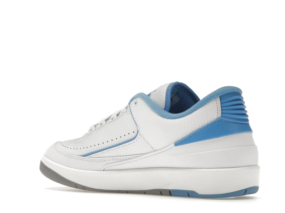 Vue 23 de Jordan 2 Retro Low UNC