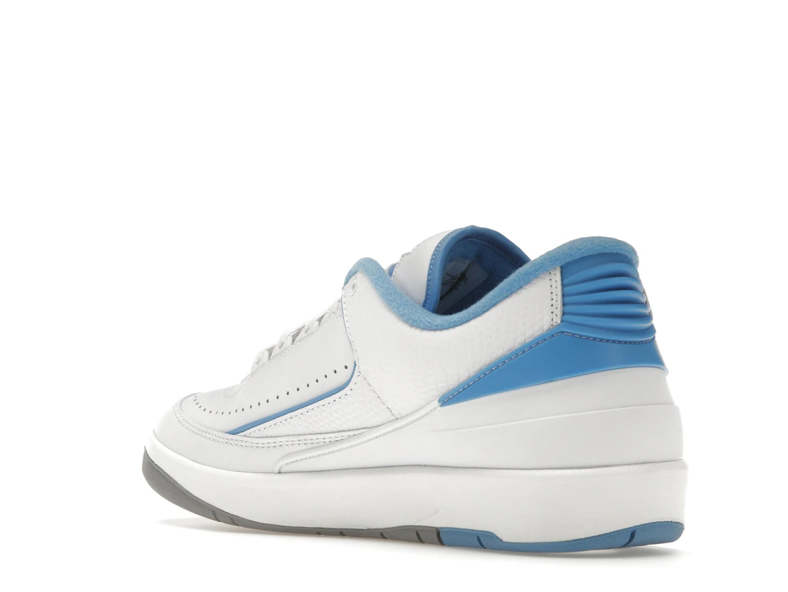 Vue 24 de Jordan 2 Retro Low UNC