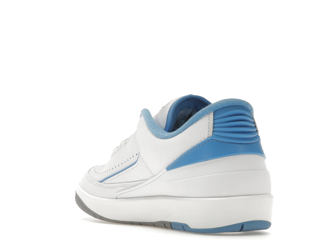 Vue 25 de Jordan 2 Retro Low UNC
