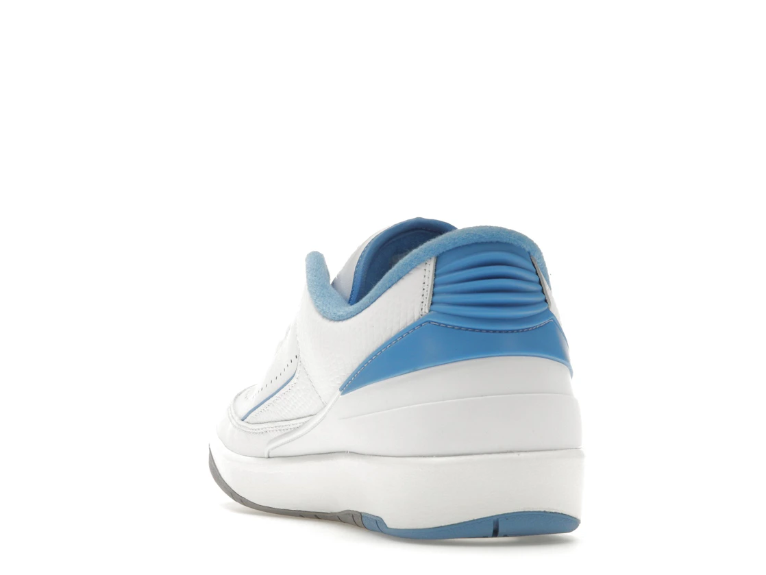 Vue 26 de Jordan 2 Retro Low UNC