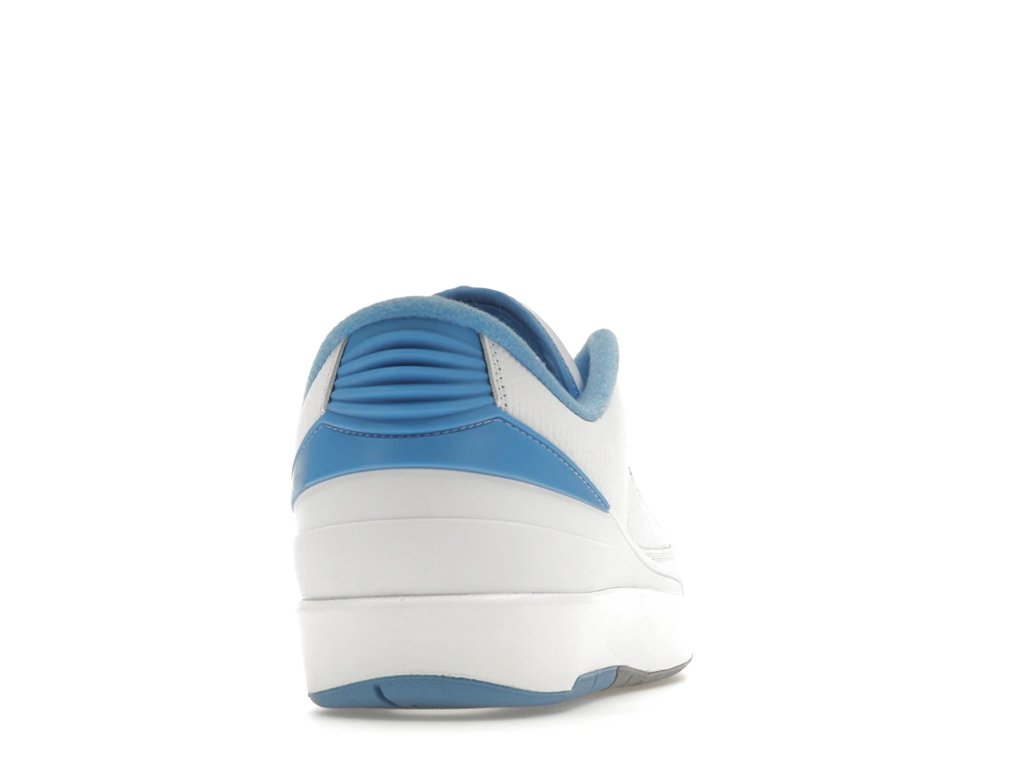Vue 29 de Jordan 2 Retro Low UNC