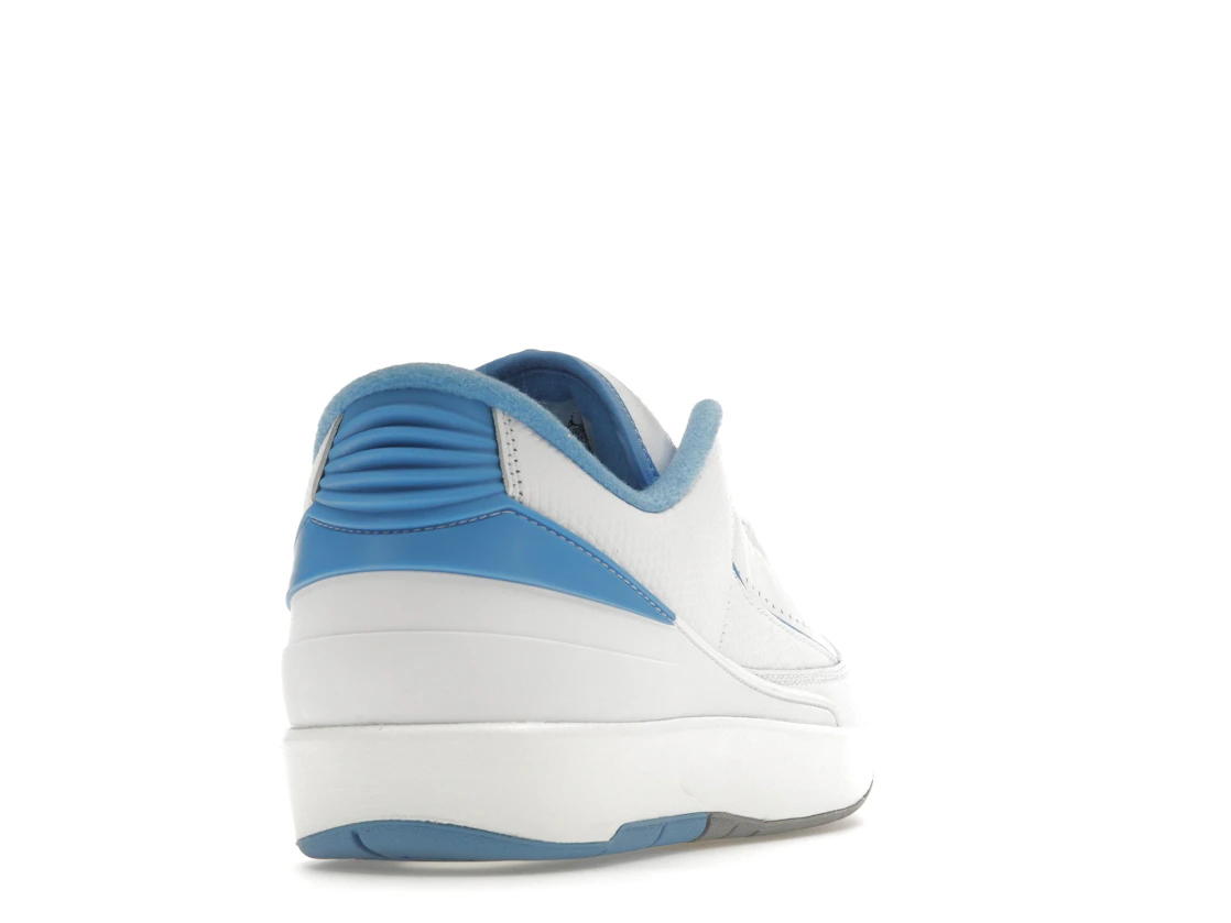 Vue 30 de Jordan 2 Retro Low UNC