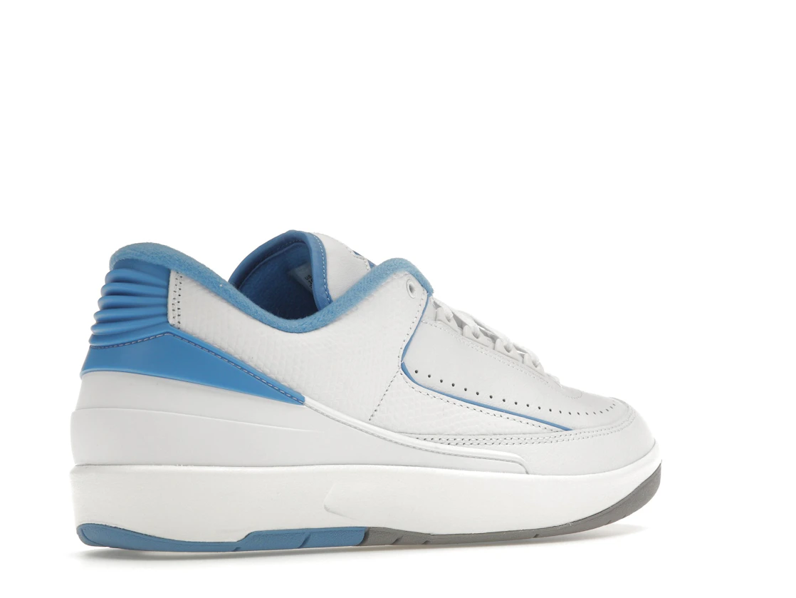 Vue 33 de Jordan 2 Retro Low UNC