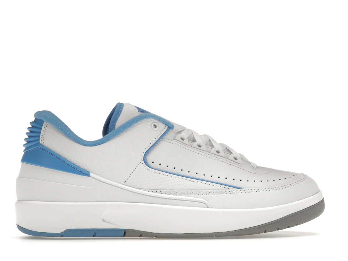 Vue 36 de Jordan 2 Retro Low UNC
