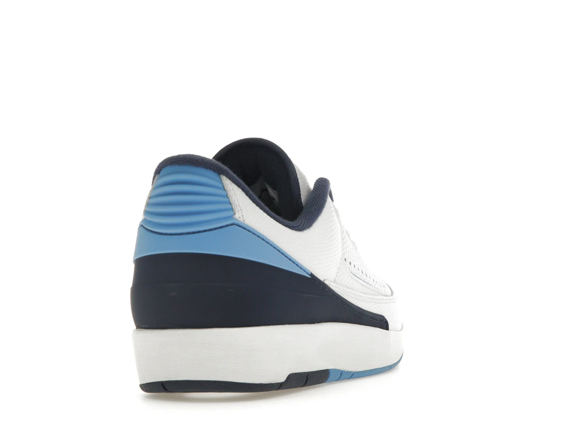 Vue 30 de Jordan 2 Retro Low University Blue (2016)