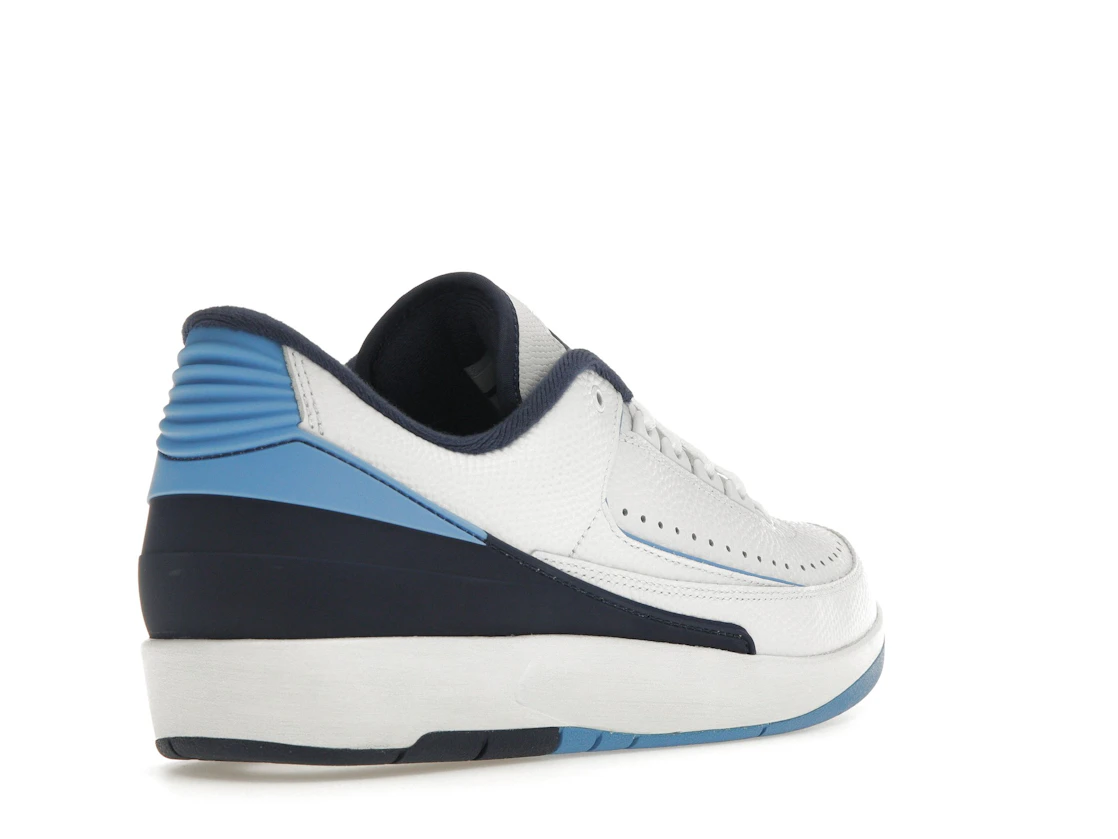 Vue 32 de Jordan 2 Retro Low University Blue (2016)