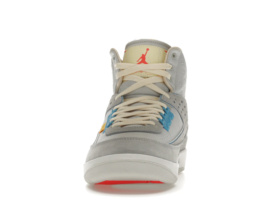 Vue 11 de Jordan 2 Retro SP Union Grey Fog