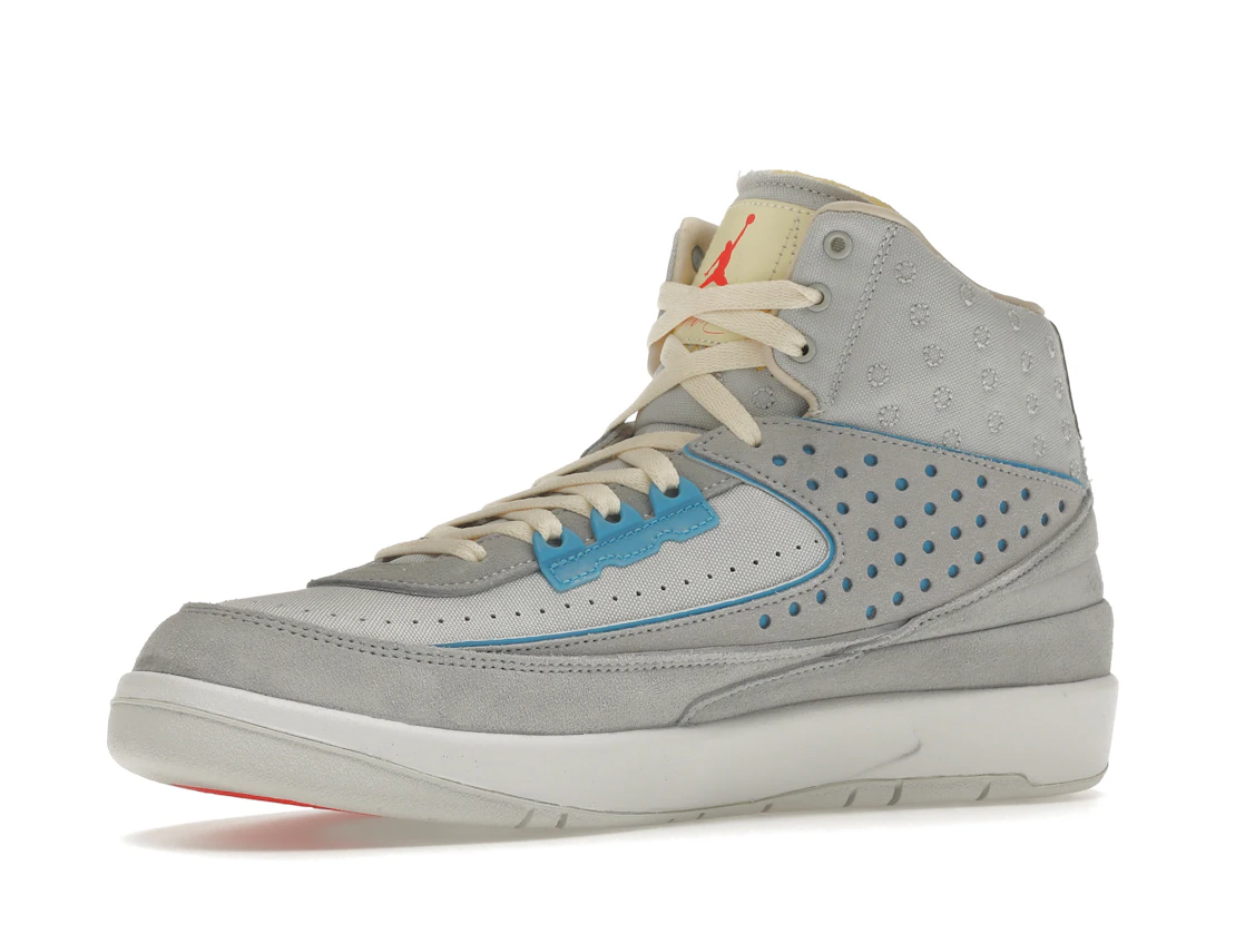 Vue 16 de Jordan 2 Retro SP Union Grey Fog