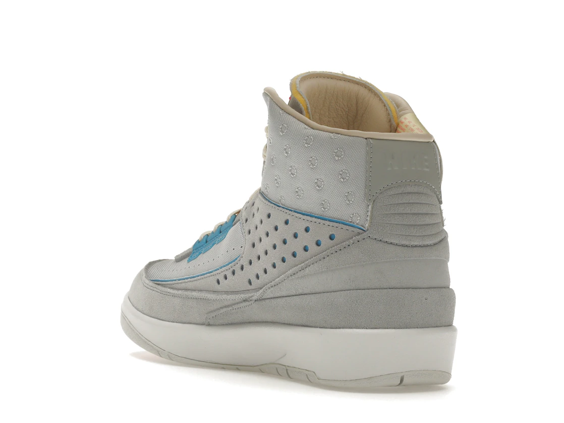 Vue 25 de Jordan 2 Retro SP Union Grey Fog