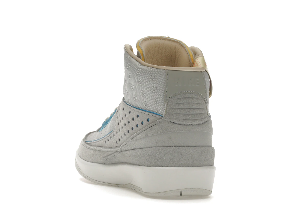 Vue 26 de Jordan 2 Retro SP Union Grey Fog