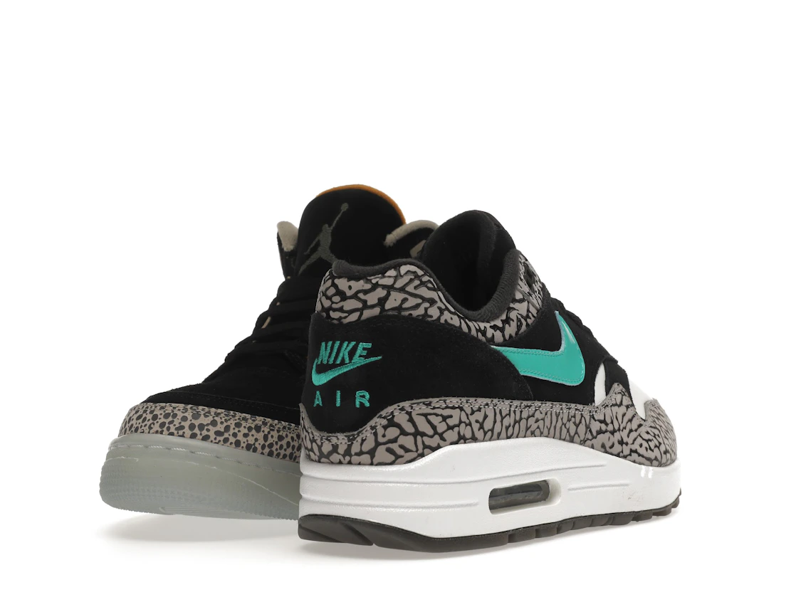 Vue 13 de Jordan 3 Retro & Nike Air Max 1 atmos Pack