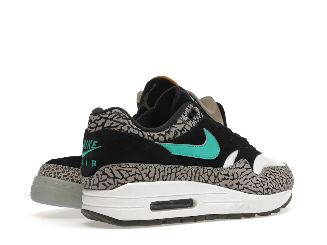 Vue 15 de Jordan 3 Retro & Nike Air Max 1 atmos Pack
