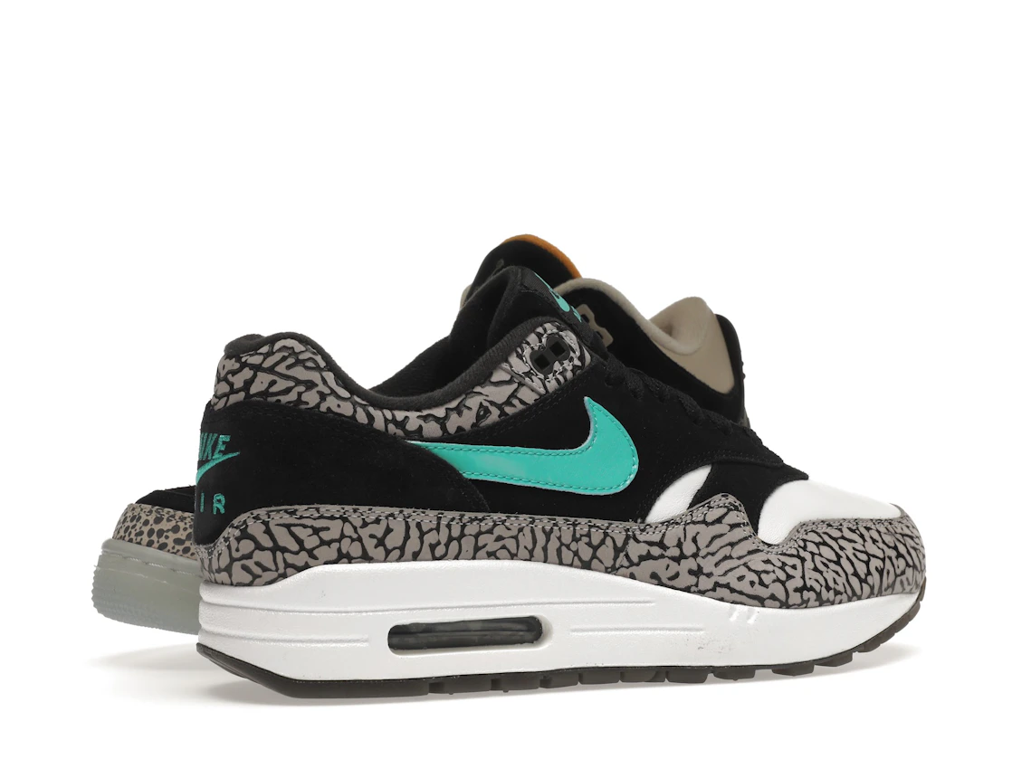 Vue 16 de Jordan 3 Retro & Nike Air Max 1 atmos Pack