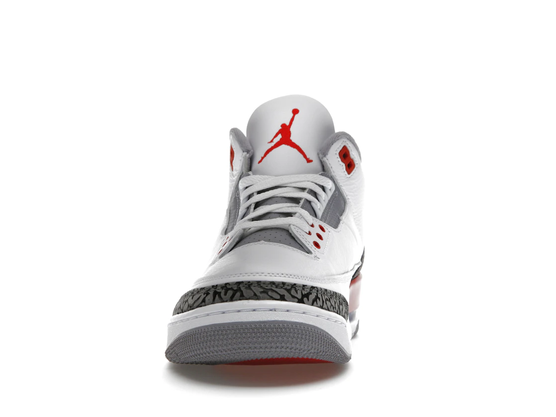 Vue 11 de Jordan 3 Retro Fire Red (2022)