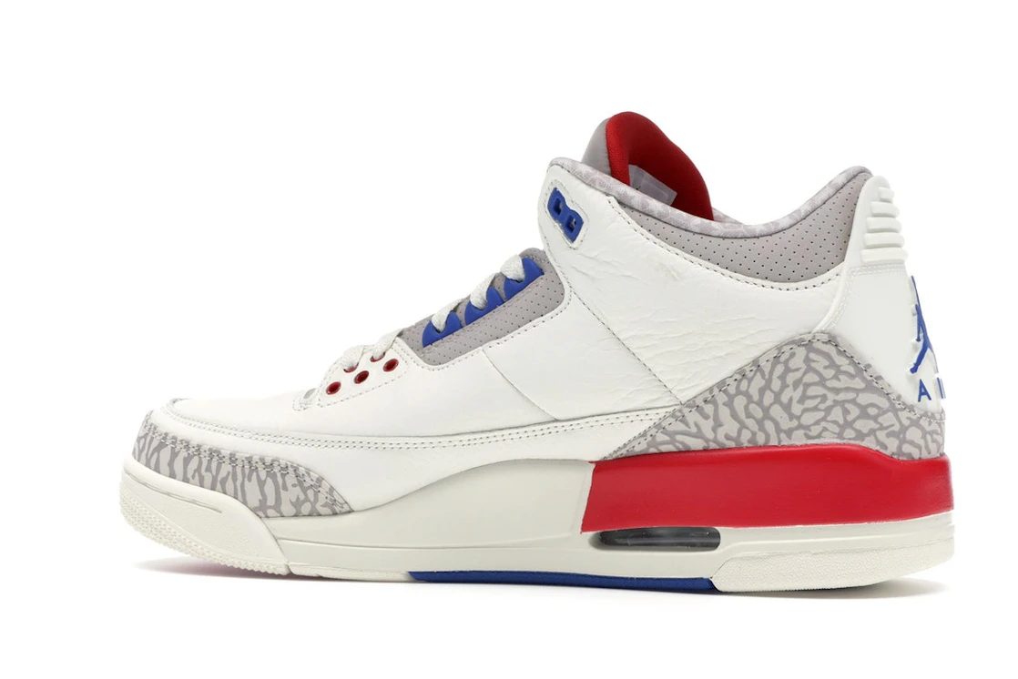 Vue 22 de Jordan 3 Retro International Flight