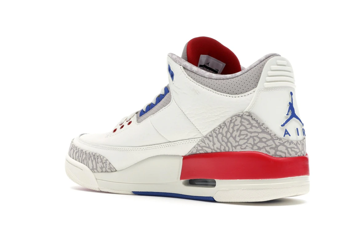 Vue 24 de Jordan 3 Retro International Flight