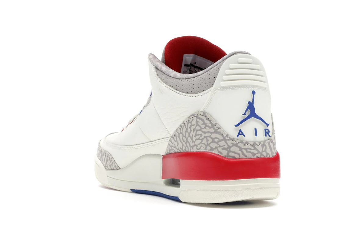 Vue 26 de Jordan 3 Retro International Flight