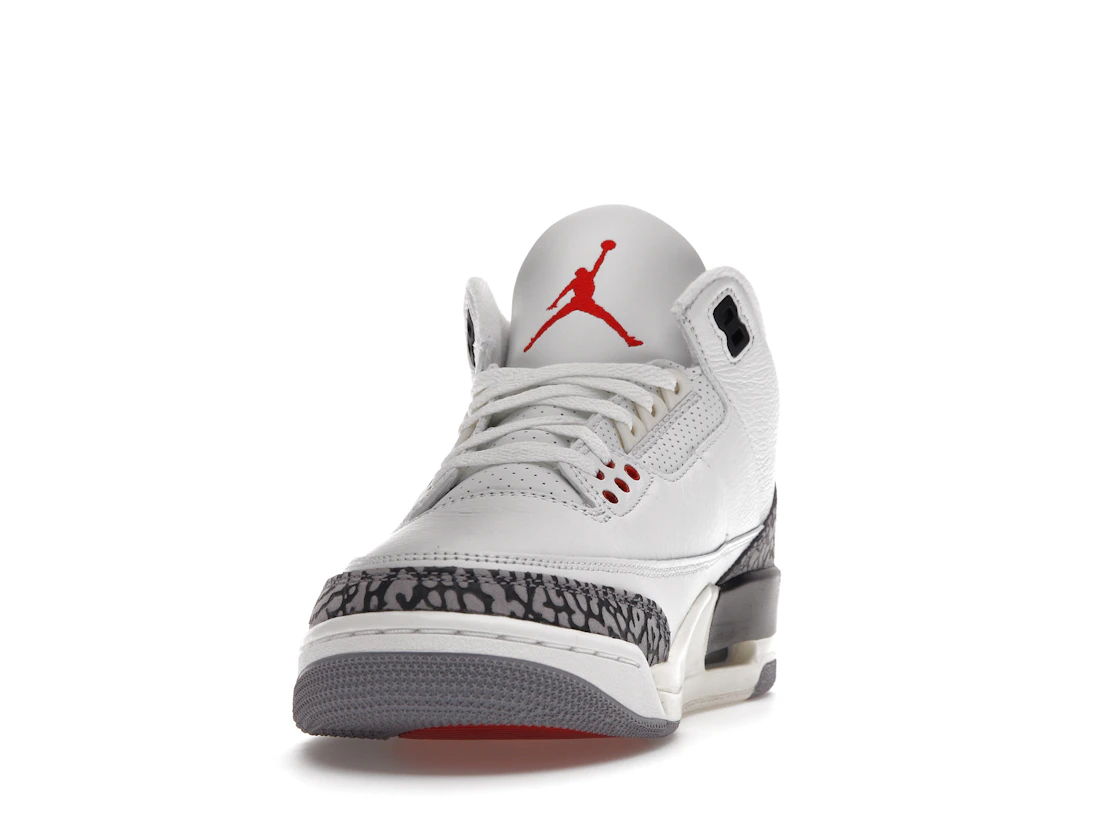 Vue 12 de Jordan 3 Retro White Cement Reimagined