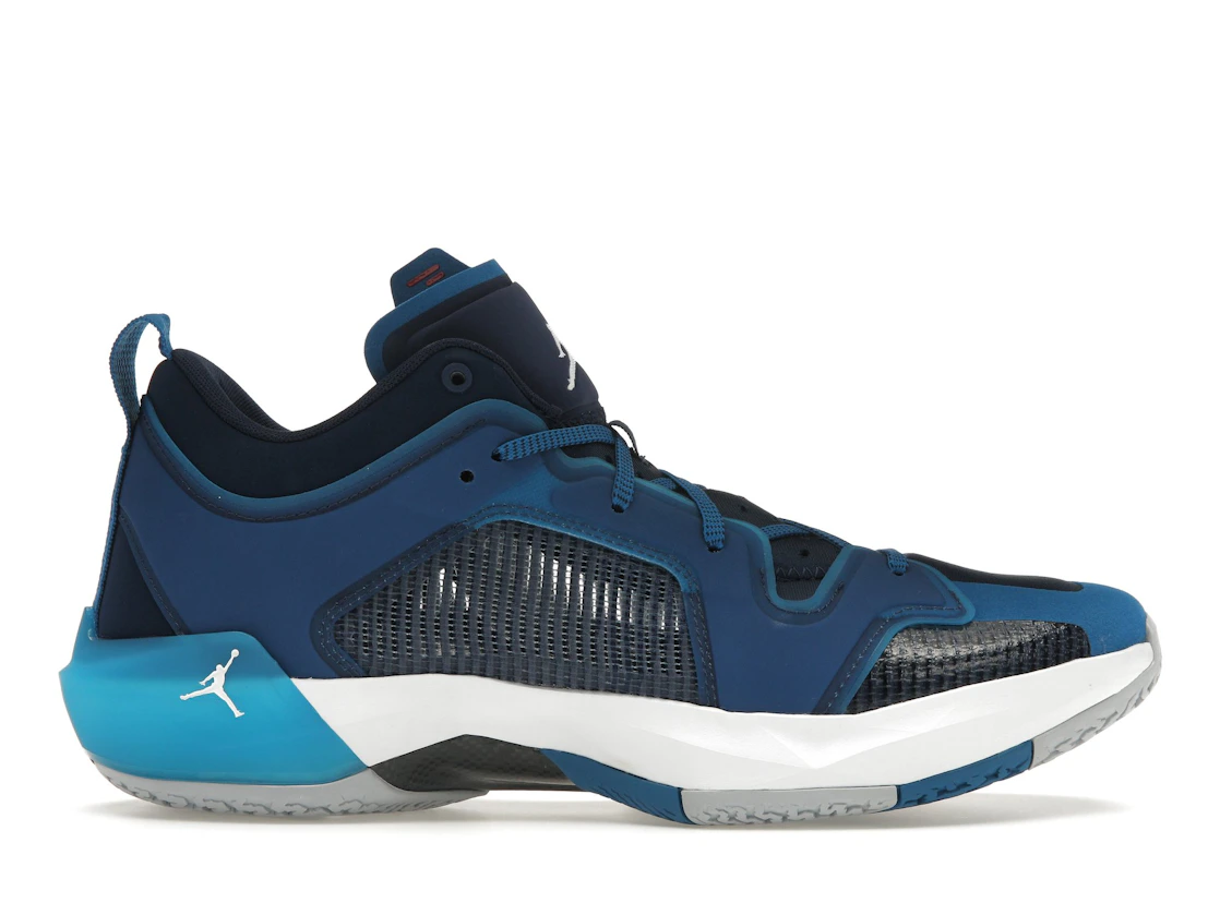 Vue 1 de Jordan 37 Low Fraternity