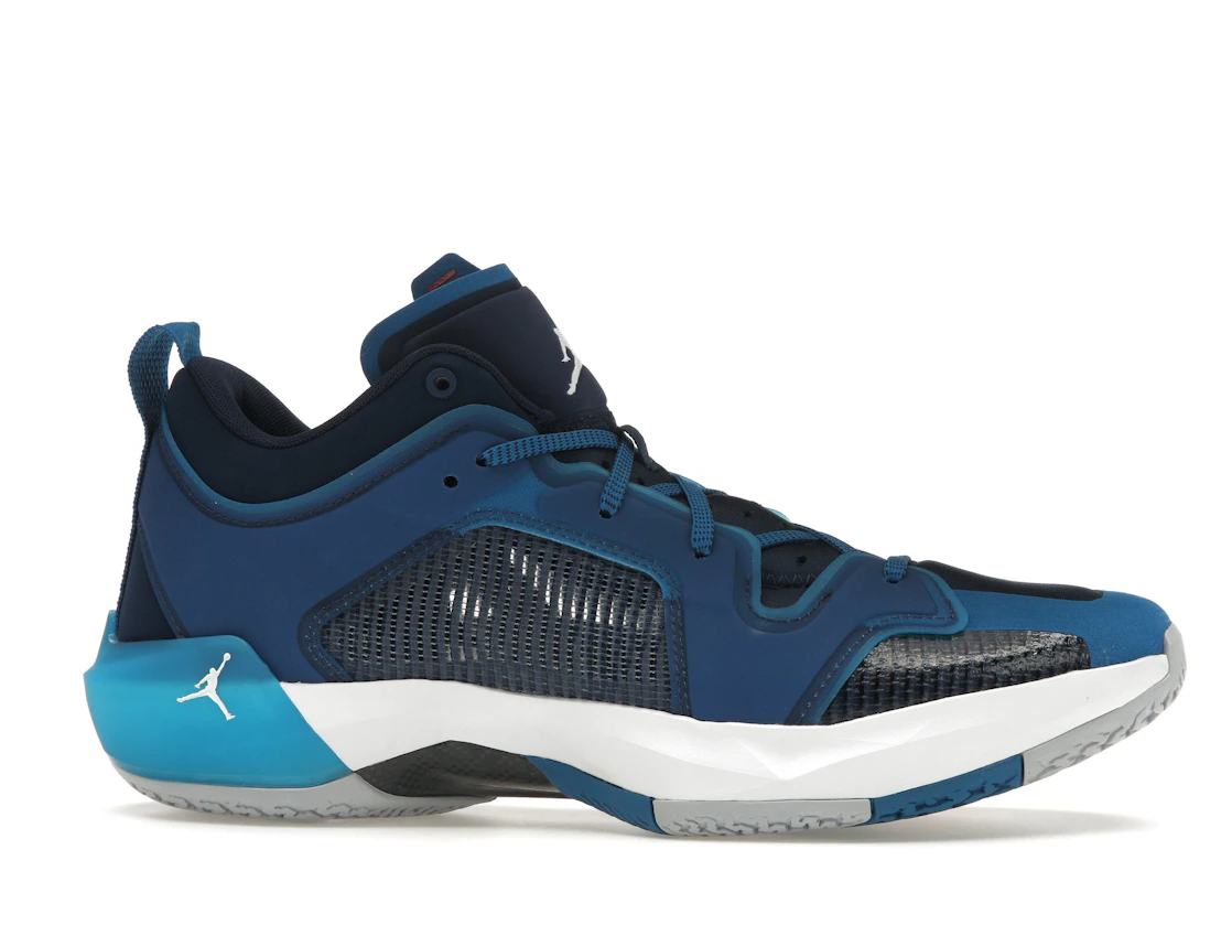 Vue 2 de Jordan 37 Low Fraternity