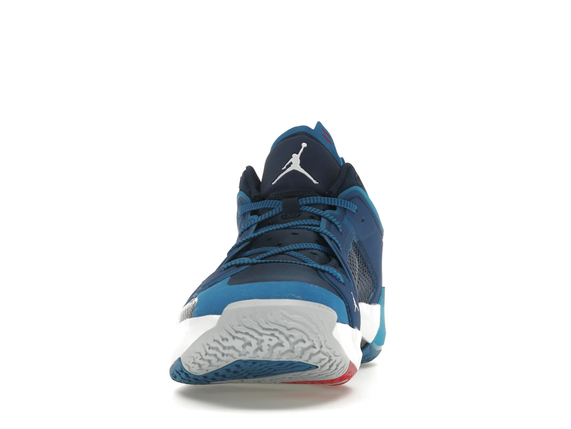 Vue 11 de Jordan 37 Low Fraternity