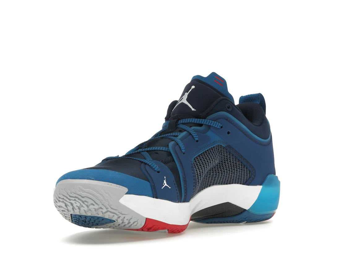 Vue 14 de Jordan 37 Low Fraternity