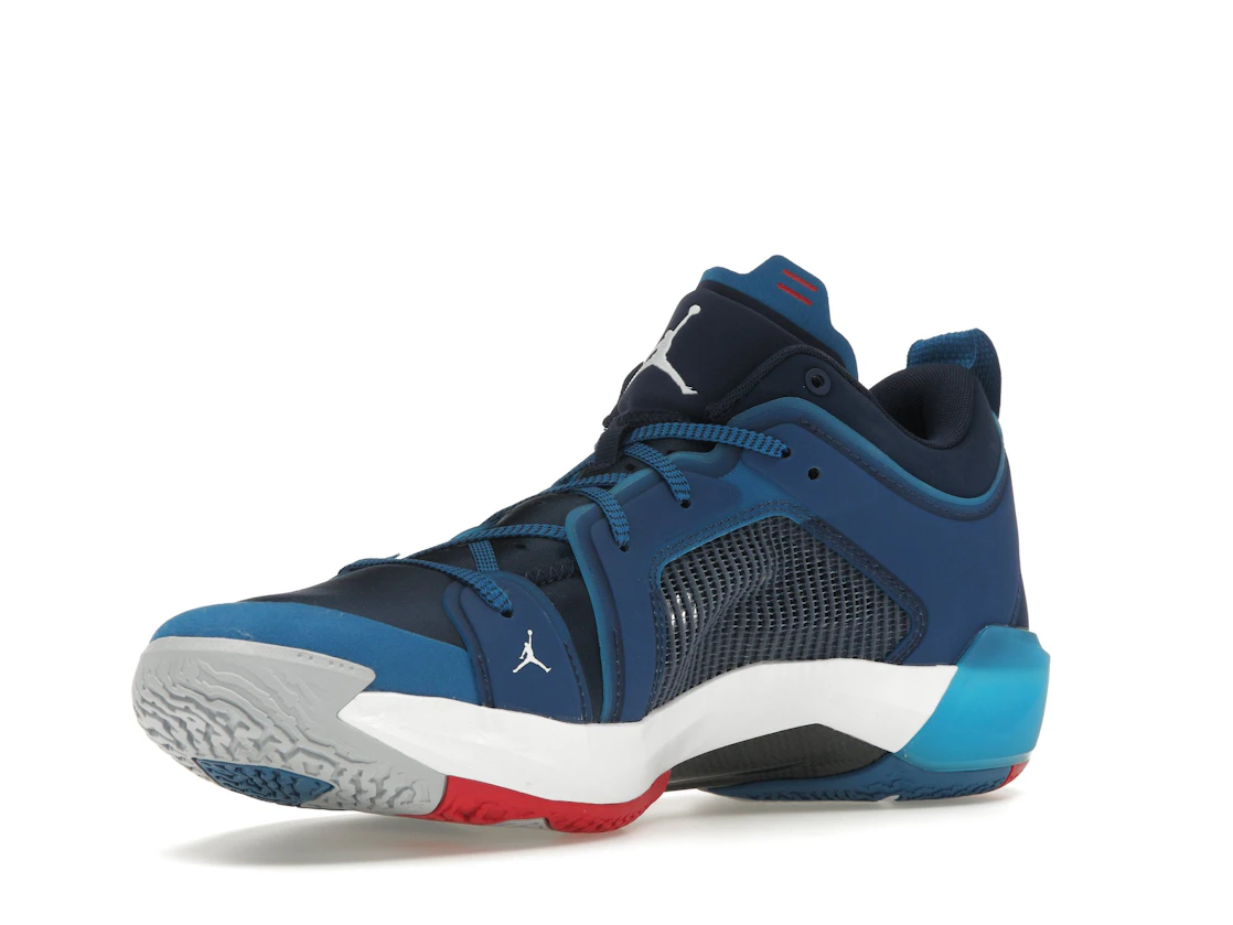 Vue 15 de Jordan 37 Low Fraternity