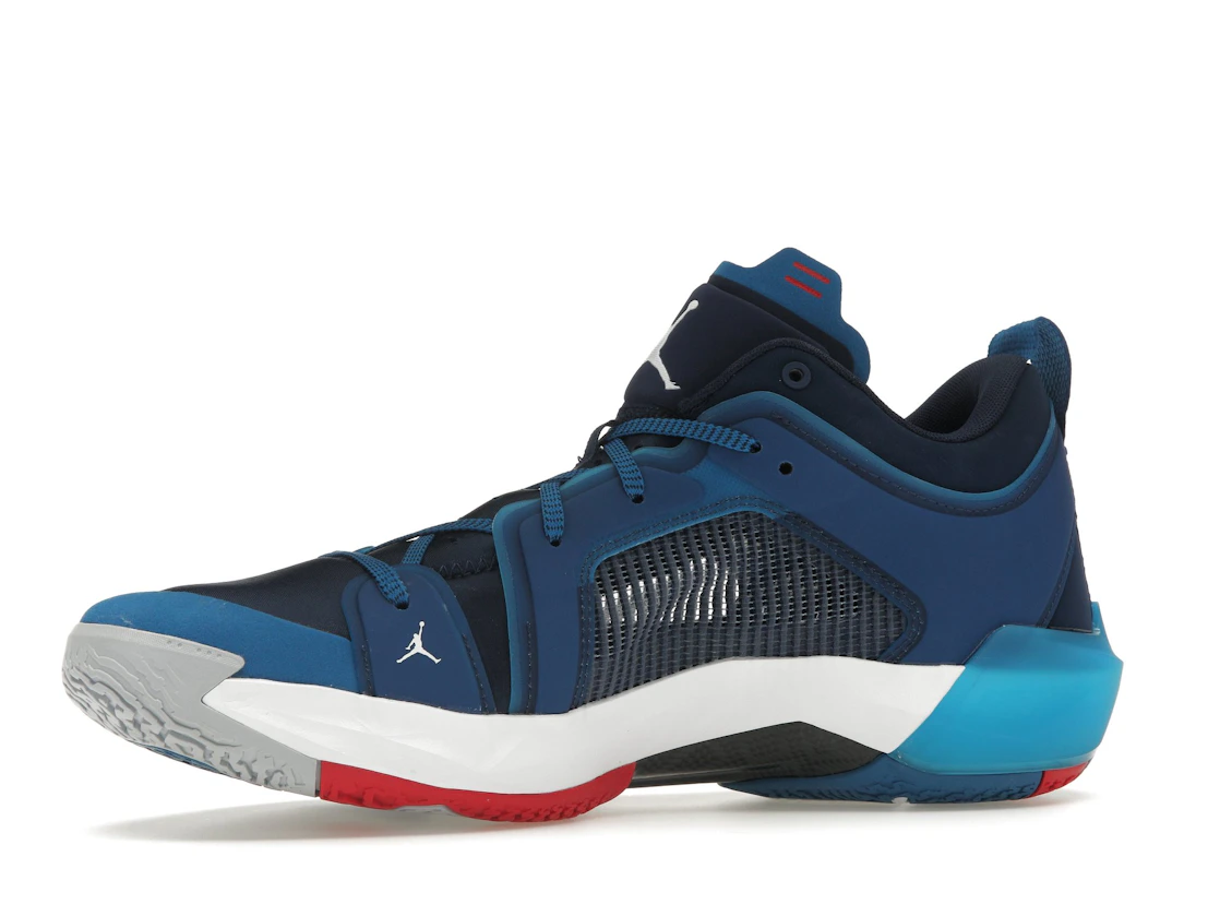 Vue 17 de Jordan 37 Low Fraternity