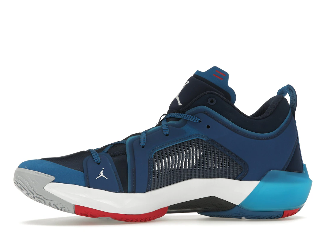 Vue 18 de Jordan 37 Low Fraternity