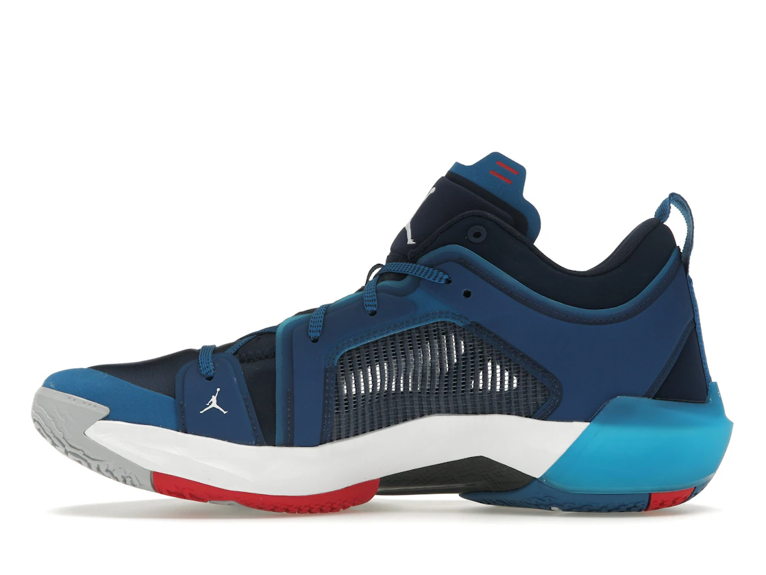 Vue 19 de Jordan 37 Low Fraternity