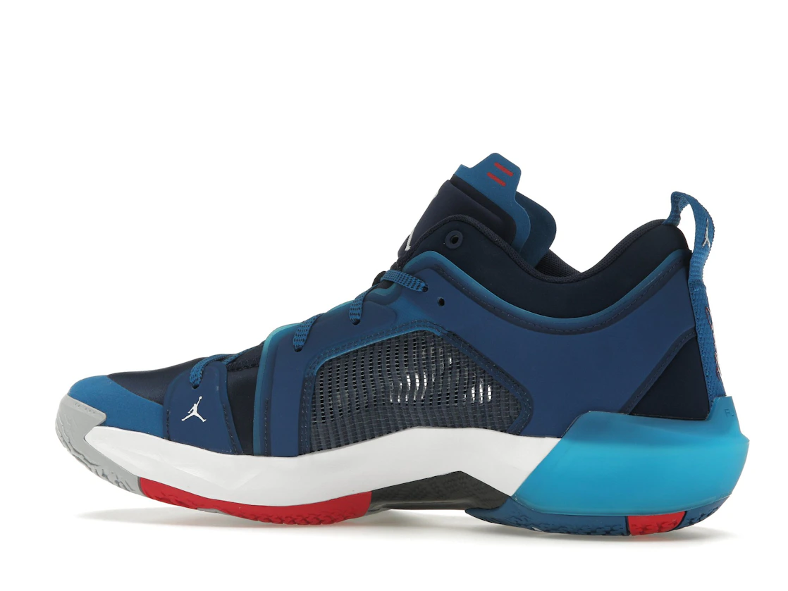 Vue 21 de Jordan 37 Low Fraternity