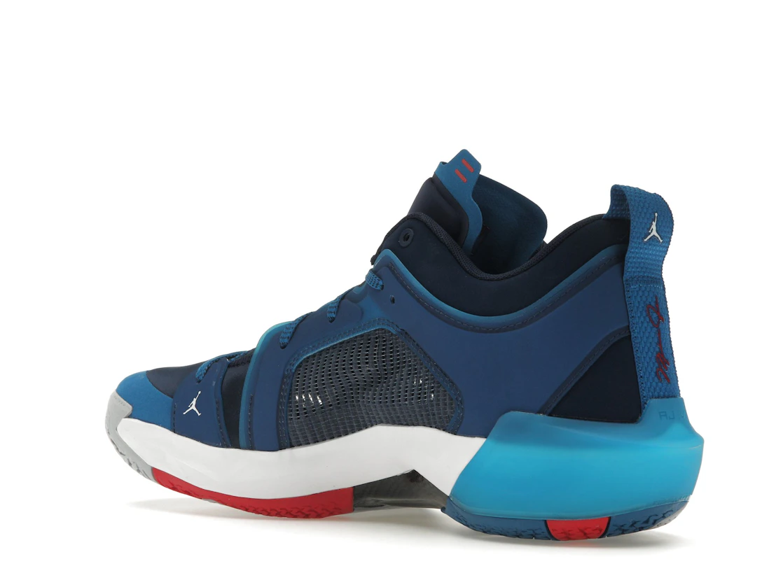 Vue 23 de Jordan 37 Low Fraternity