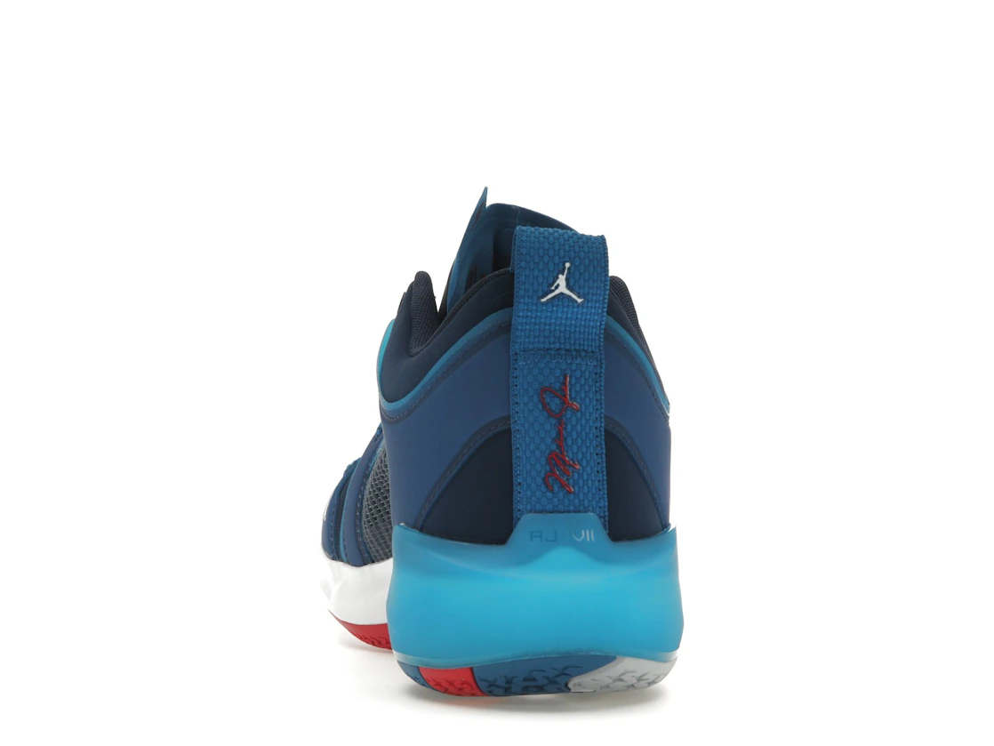 Vue 27 de Jordan 37 Low Fraternity