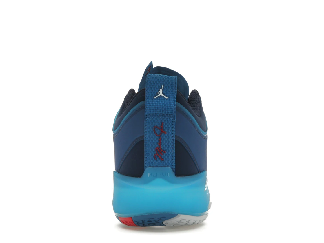 Vue 28 de Jordan 37 Low Fraternity