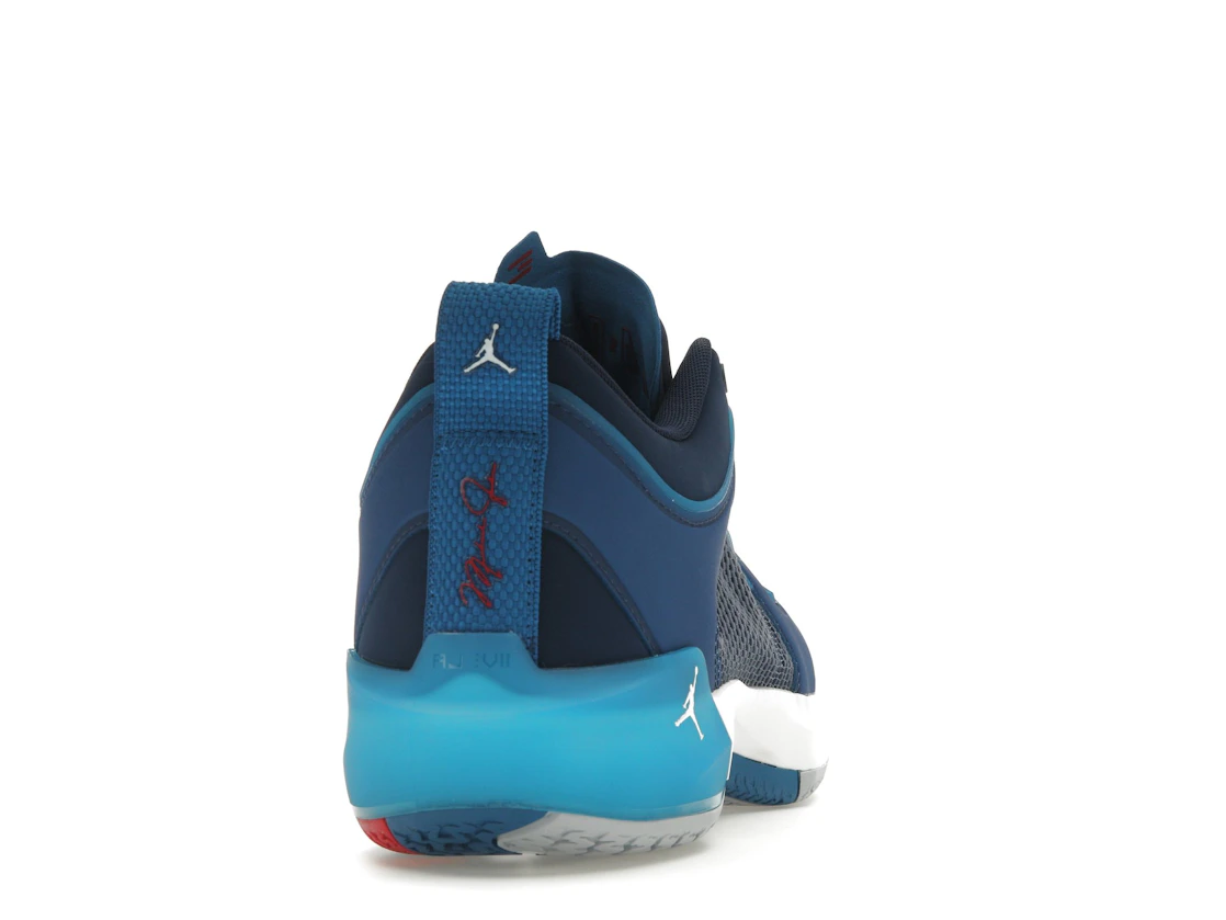 Vue 29 de Jordan 37 Low Fraternity