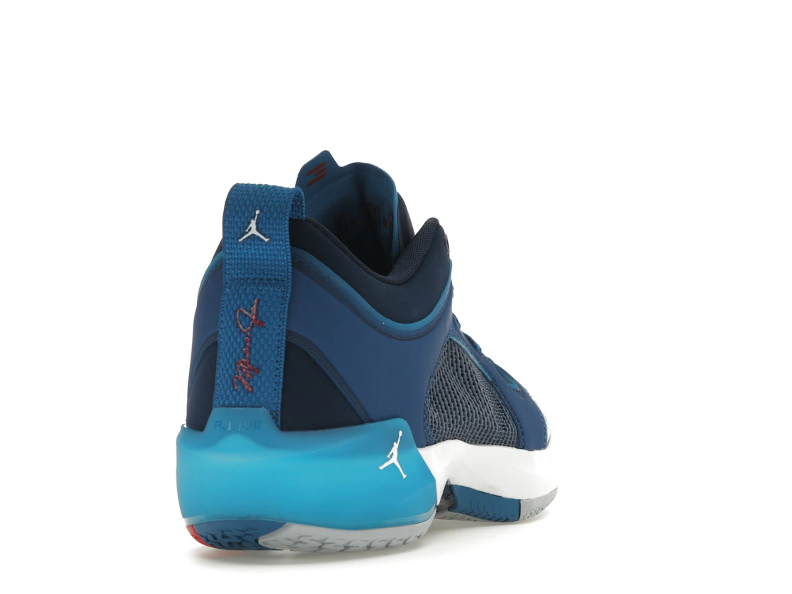 Vue 30 de Jordan 37 Low Fraternity