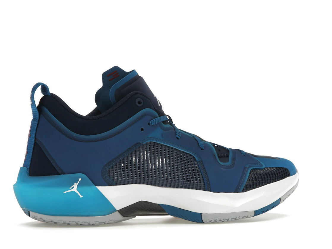 Vue 35 de Jordan 37 Low Fraternity