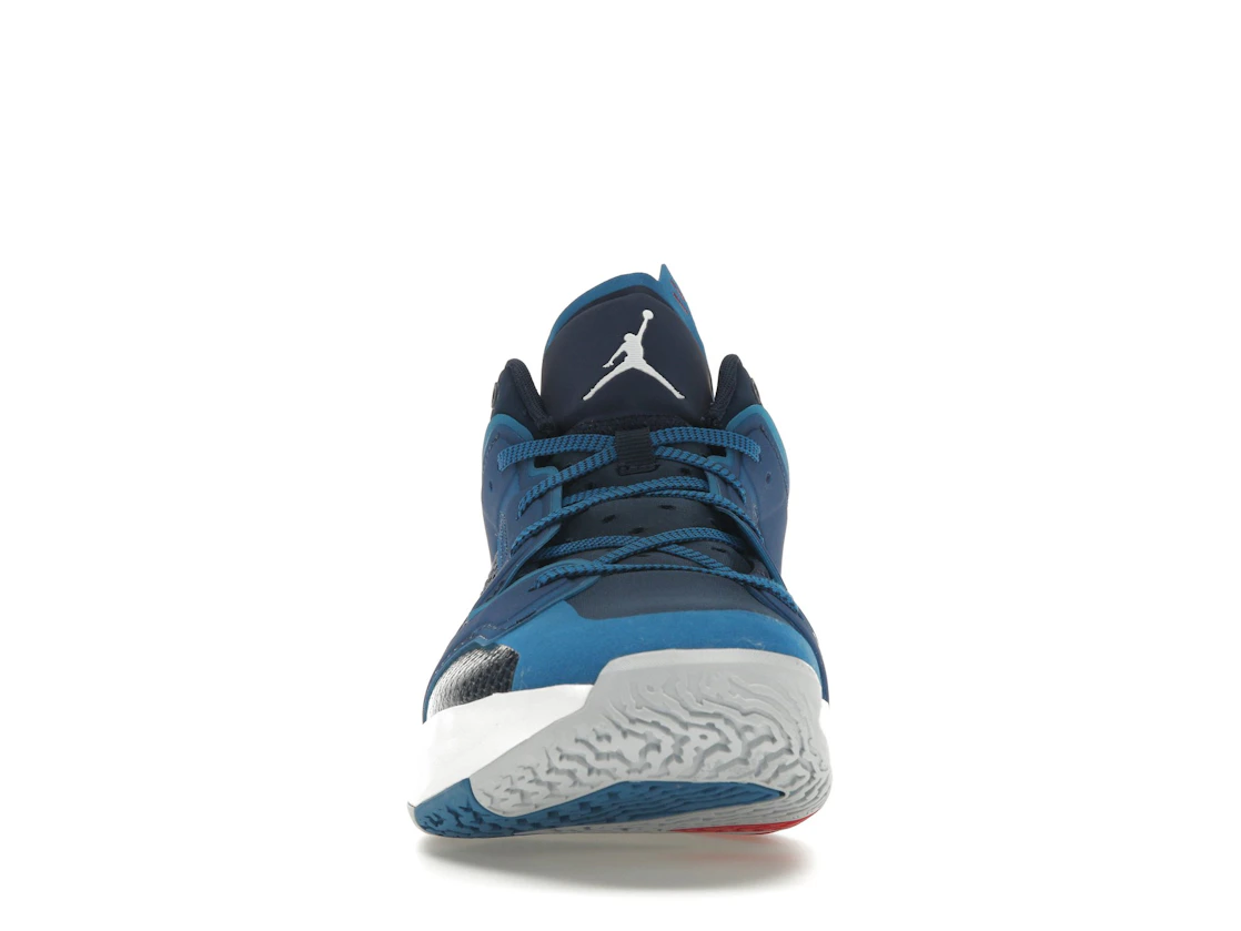 Vue 10 de Jordan 37 Low Fraternity