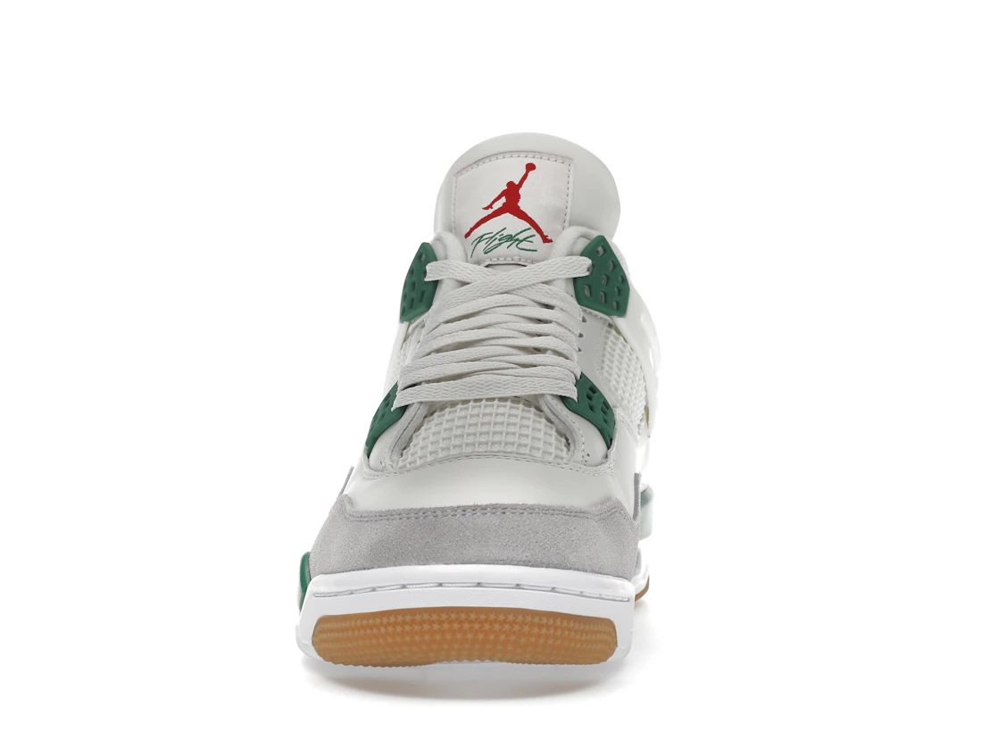 Vue 11 de Jordan 4 Retro SB Pine Green