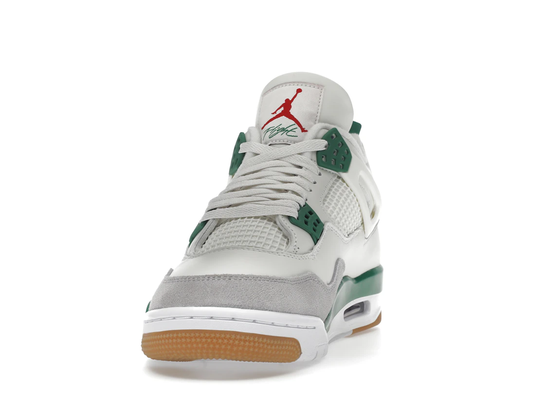 Vue 12 de Jordan 4 Retro SB Pine Green