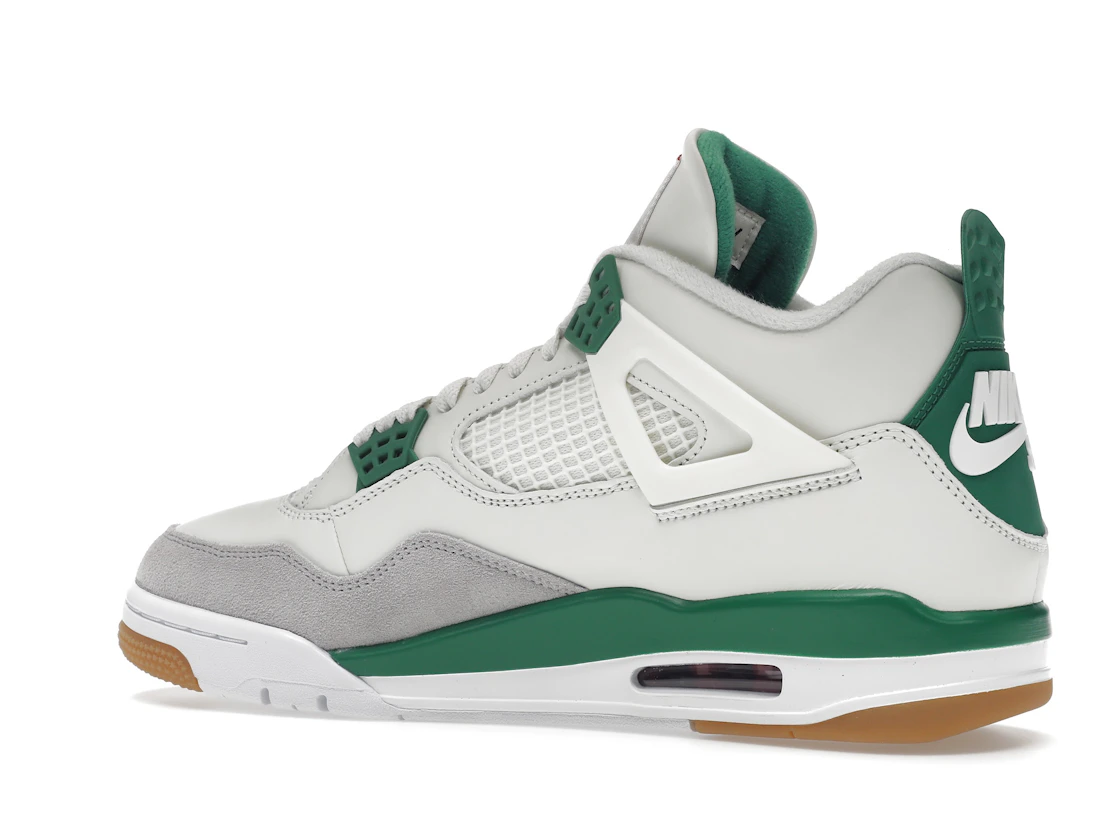 Vue 22 de Jordan 4 Retro SB Pine Green