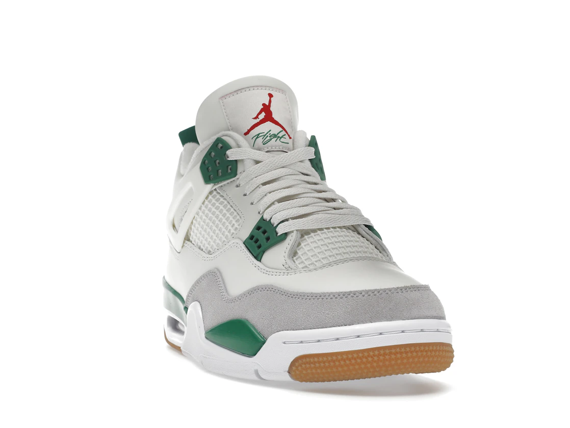 Vue 8 de Jordan 4 Retro SB Pine Green