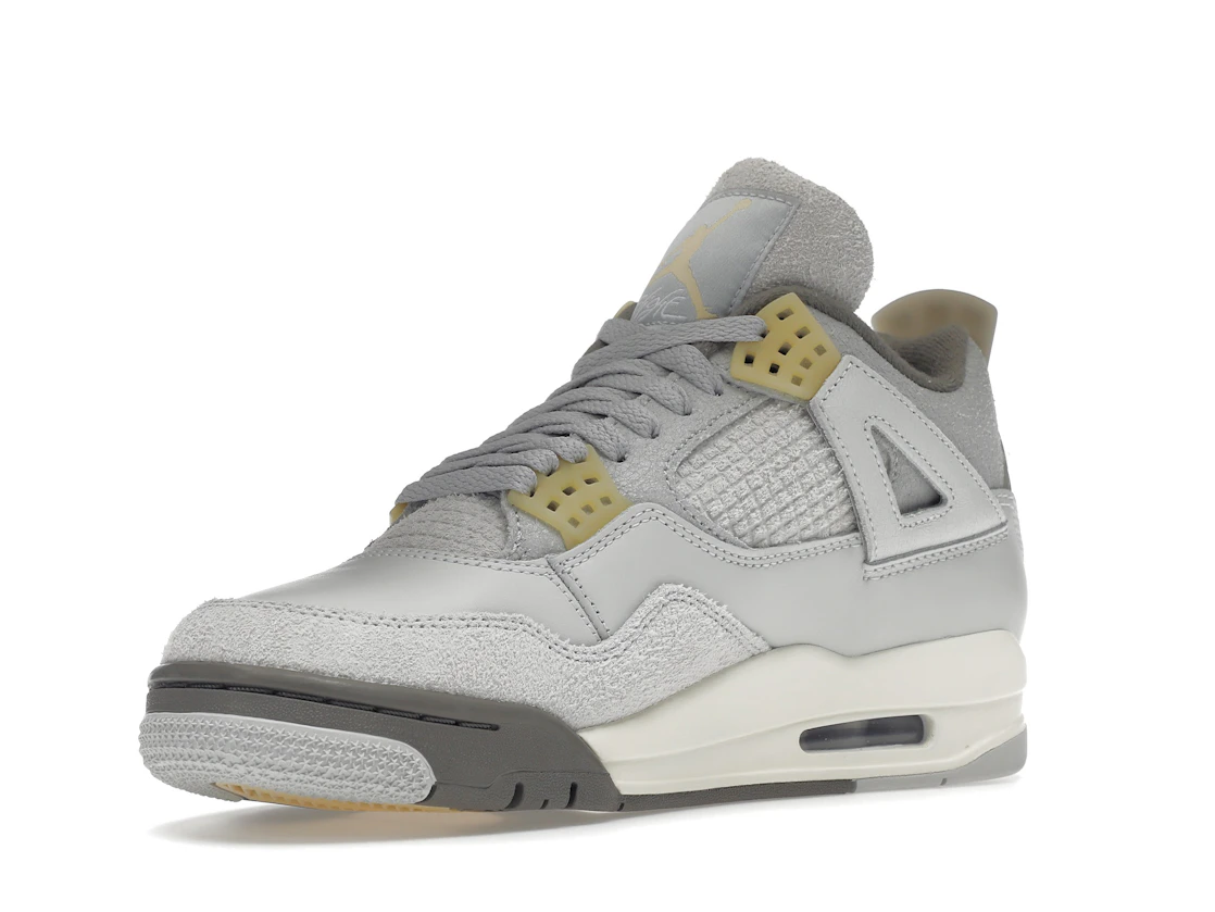 Vue 15 de Jordan 4 Retro SE Craft Photon Dust
