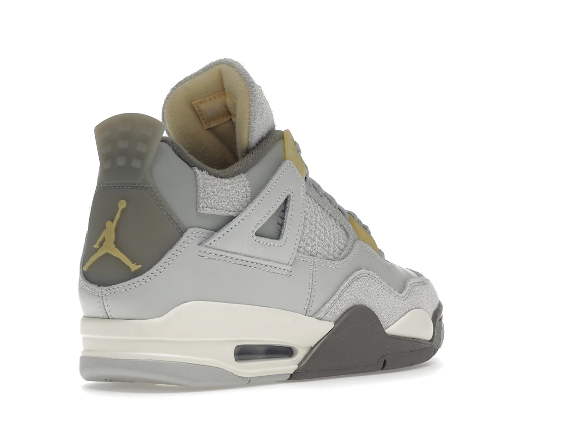 Vue 32 de Jordan 4 Retro SE Craft Photon Dust